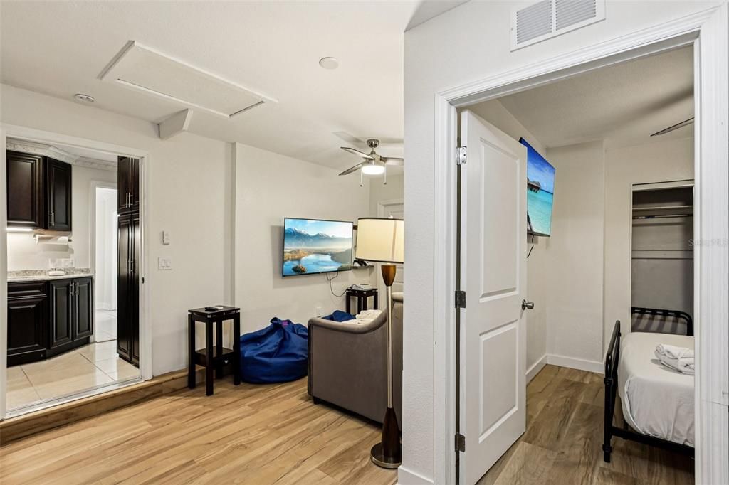 Activo con contrato: $1,350,000 (4 camas, 3 baños, 2378 Pies cuadrados)