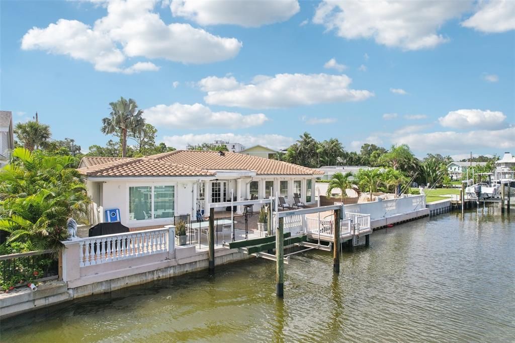 Activo con contrato: $1,350,000 (4 camas, 3 baños, 2378 Pies cuadrados)