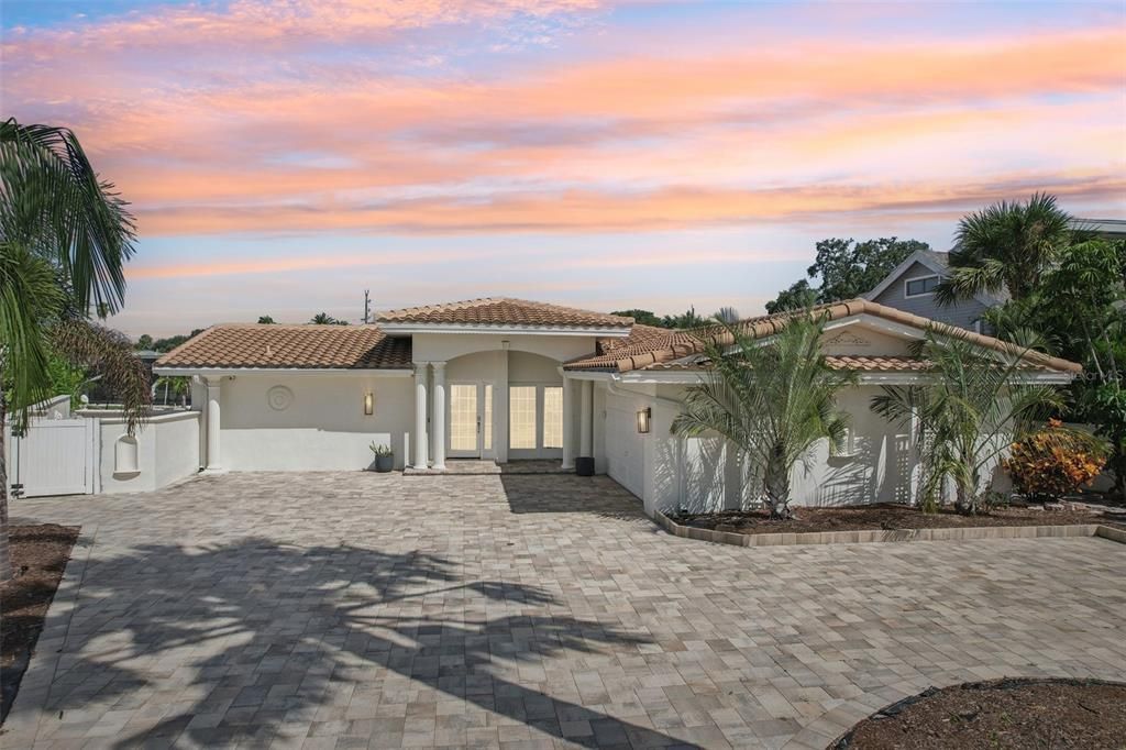 Activo con contrato: $1,350,000 (4 camas, 3 baños, 2378 Pies cuadrados)