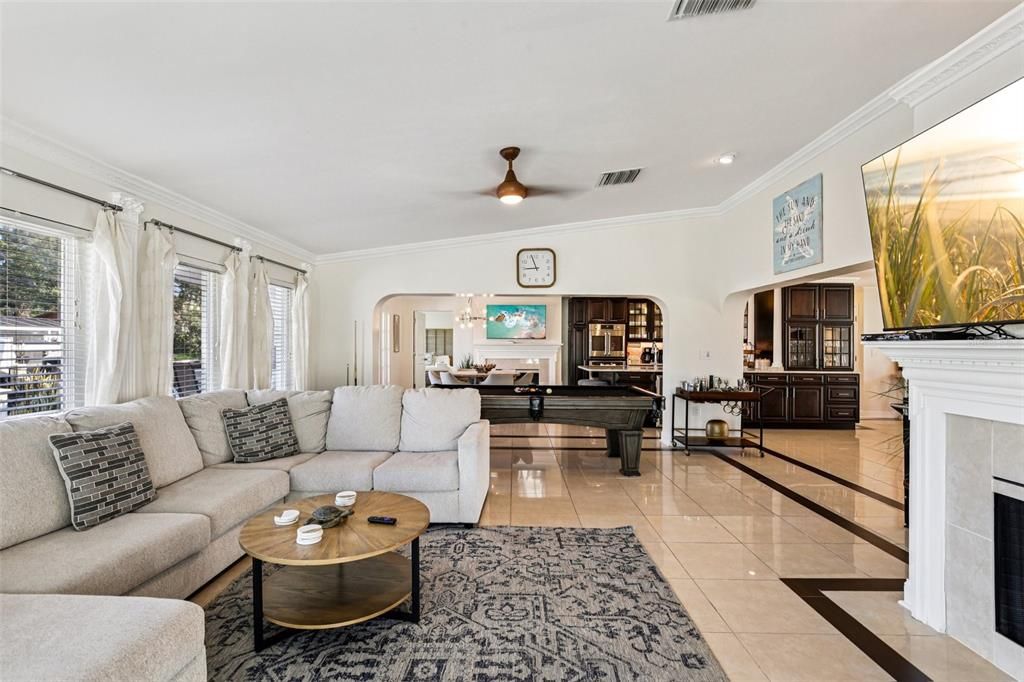 Activo con contrato: $1,350,000 (4 camas, 3 baños, 2378 Pies cuadrados)