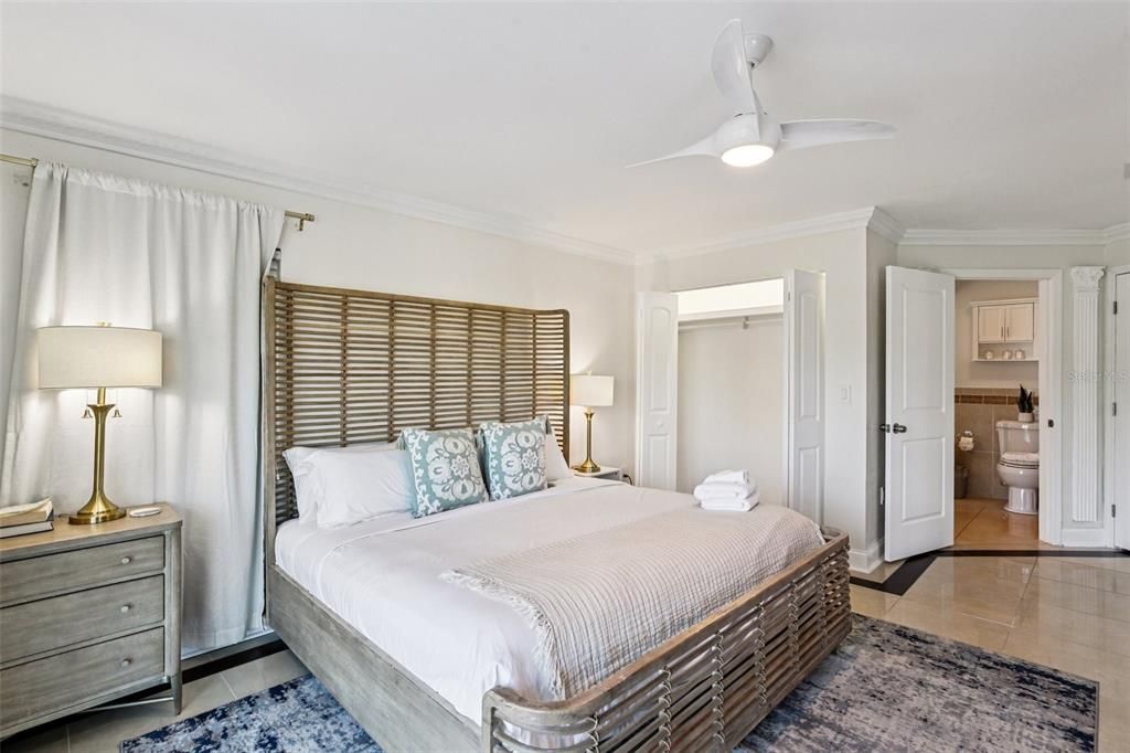 Activo con contrato: $1,350,000 (4 camas, 3 baños, 2378 Pies cuadrados)