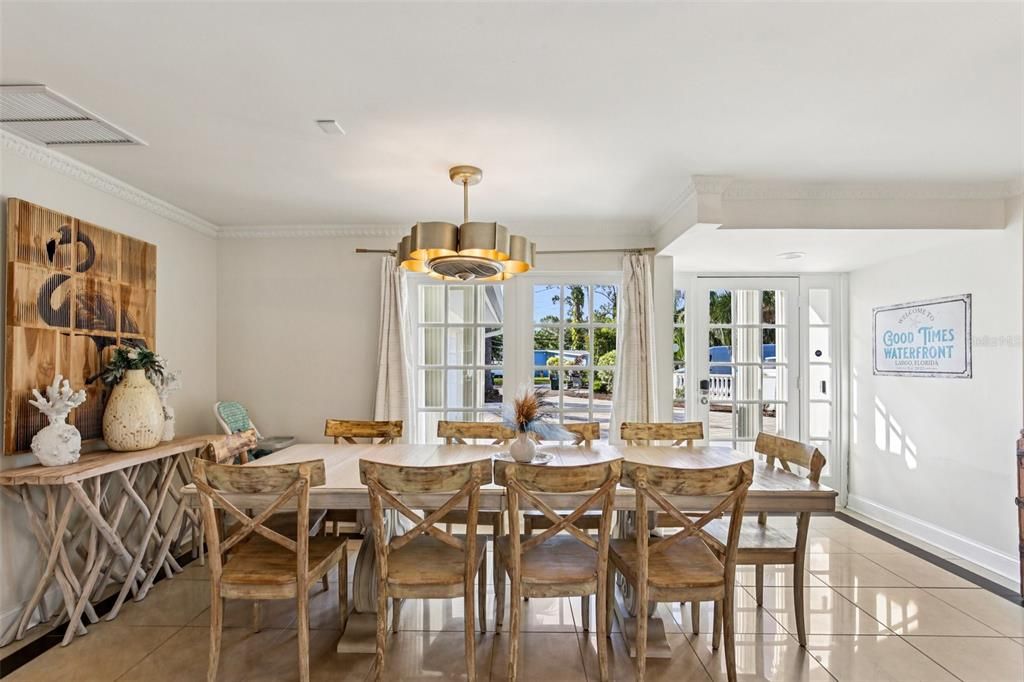 Activo con contrato: $1,350,000 (4 camas, 3 baños, 2378 Pies cuadrados)