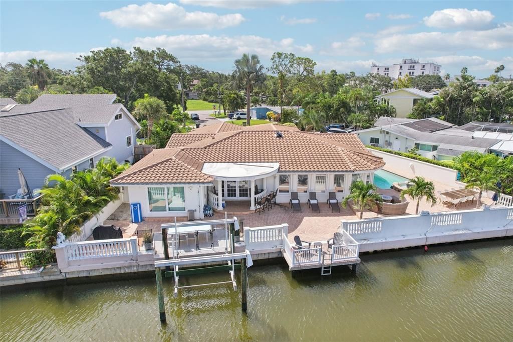 Activo con contrato: $1,350,000 (4 camas, 3 baños, 2378 Pies cuadrados)