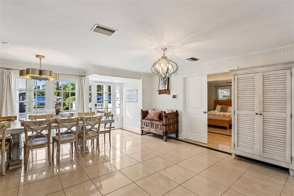 Activo con contrato: $1,350,000 (4 camas, 3 baños, 2378 Pies cuadrados)