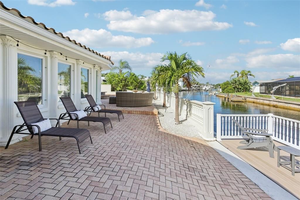 Activo con contrato: $1,350,000 (4 camas, 3 baños, 2378 Pies cuadrados)