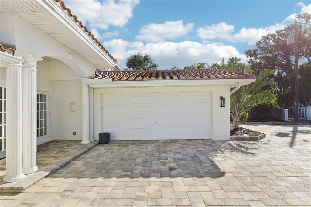 Activo con contrato: $1,350,000 (4 camas, 3 baños, 2378 Pies cuadrados)