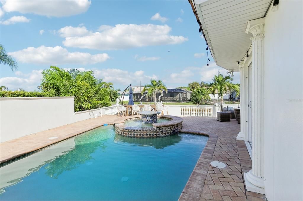 Activo con contrato: $1,350,000 (4 camas, 3 baños, 2378 Pies cuadrados)