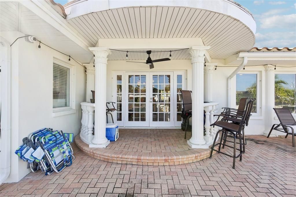 Activo con contrato: $1,350,000 (4 camas, 3 baños, 2378 Pies cuadrados)