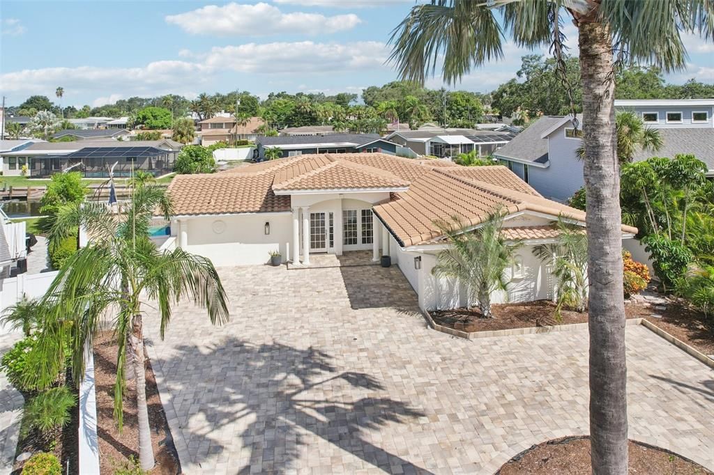 Activo con contrato: $1,350,000 (4 camas, 3 baños, 2378 Pies cuadrados)