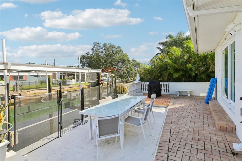 Activo con contrato: $1,350,000 (4 camas, 3 baños, 2378 Pies cuadrados)