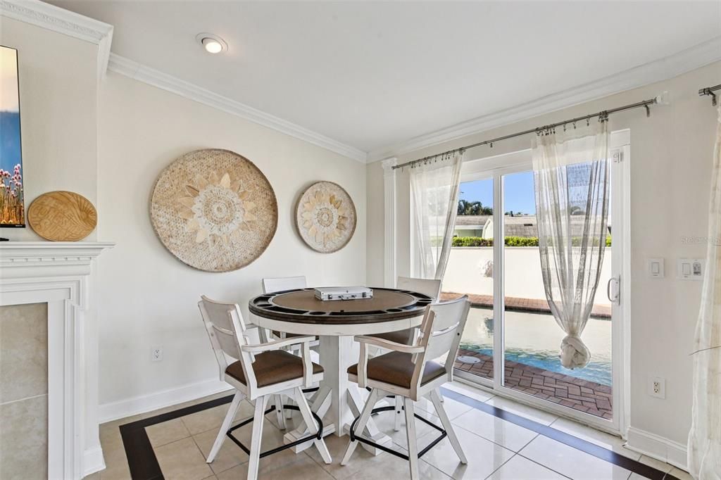 Activo con contrato: $1,350,000 (4 camas, 3 baños, 2378 Pies cuadrados)