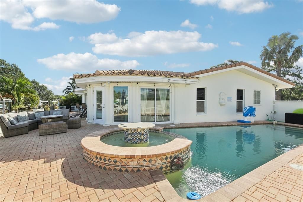 Activo con contrato: $1,350,000 (4 camas, 3 baños, 2378 Pies cuadrados)