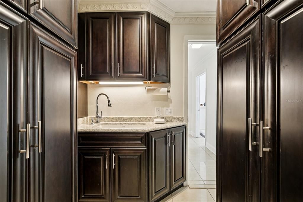 Activo con contrato: $1,350,000 (4 camas, 3 baños, 2378 Pies cuadrados)