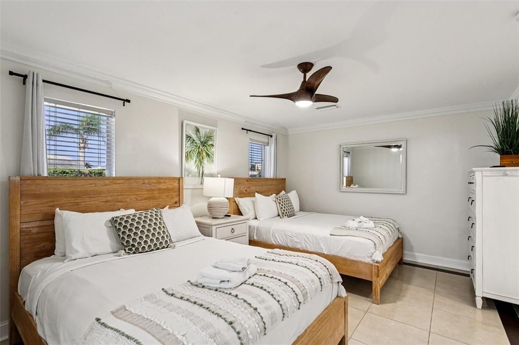 Activo con contrato: $1,350,000 (4 camas, 3 baños, 2378 Pies cuadrados)