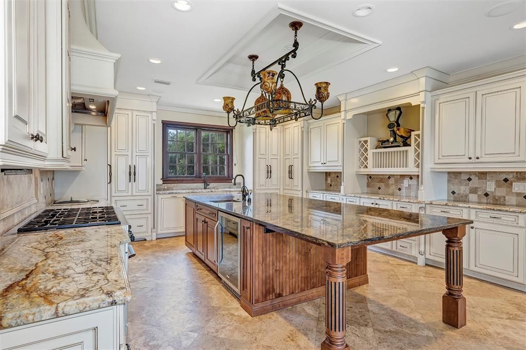 For Sale: $2,995,000 (5 beds, 4 baths, 3737 Square Feet)