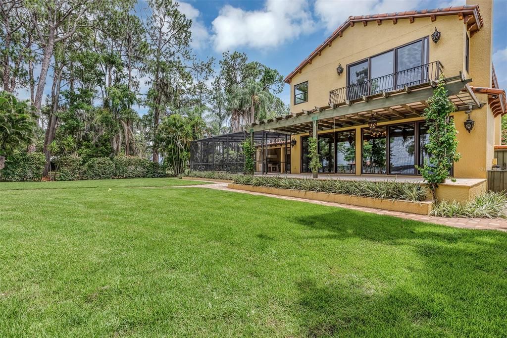 For Sale: $2,995,000 (5 beds, 4 baths, 3737 Square Feet)