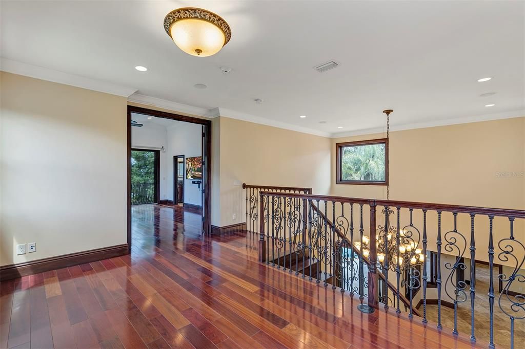 For Sale: $2,995,000 (5 beds, 4 baths, 3737 Square Feet)