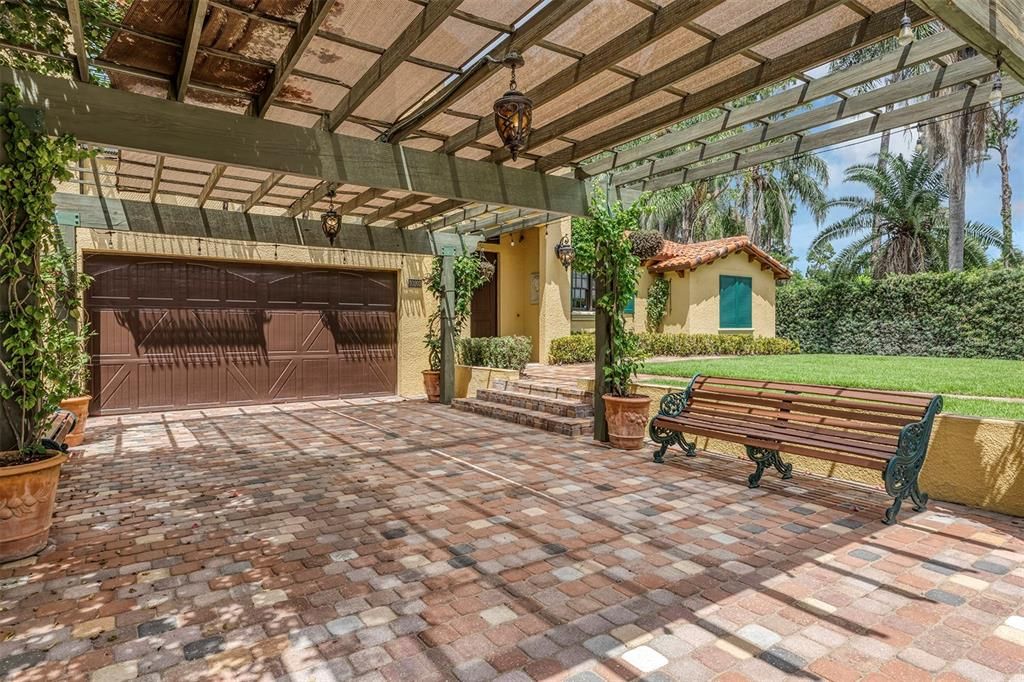 For Sale: $2,995,000 (5 beds, 4 baths, 3737 Square Feet)