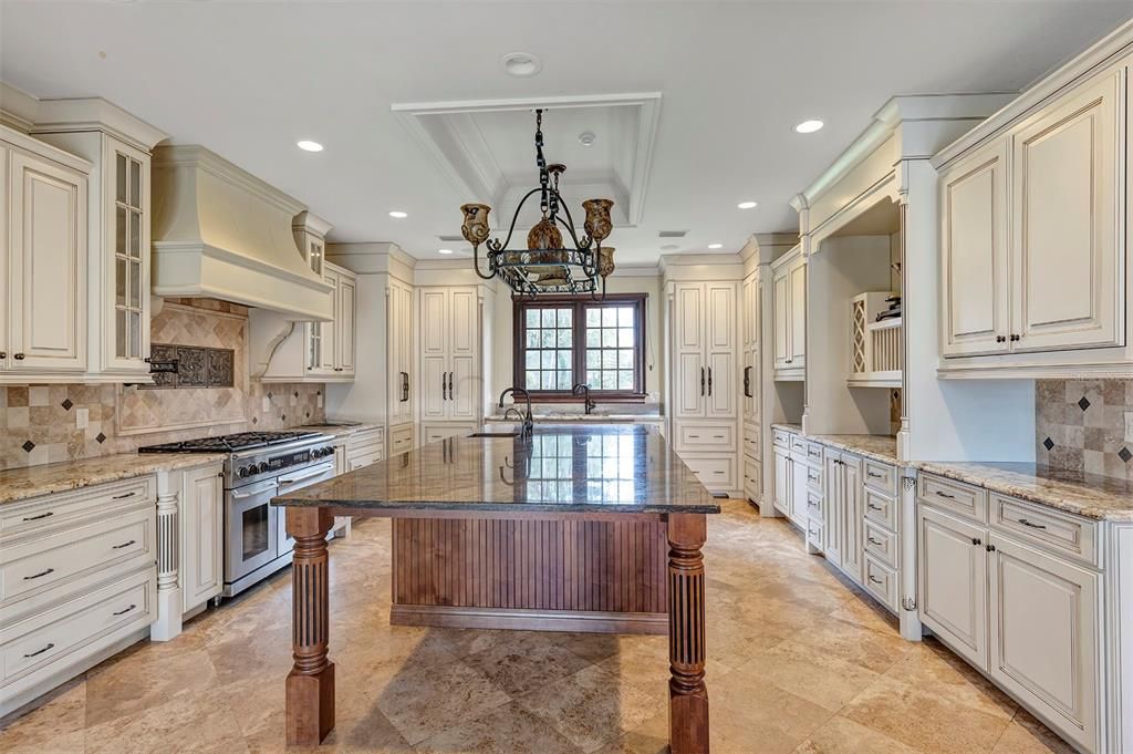 For Sale: $2,995,000 (5 beds, 4 baths, 3737 Square Feet)