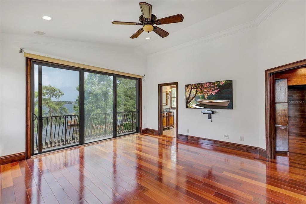 For Sale: $2,995,000 (5 beds, 4 baths, 3737 Square Feet)