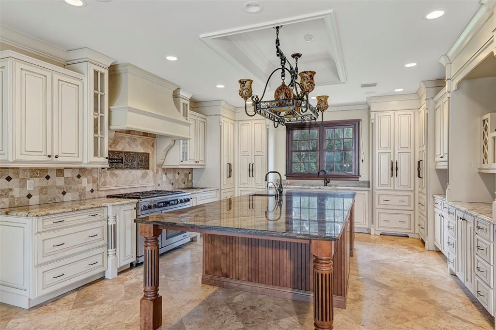 For Sale: $2,995,000 (5 beds, 4 baths, 3737 Square Feet)