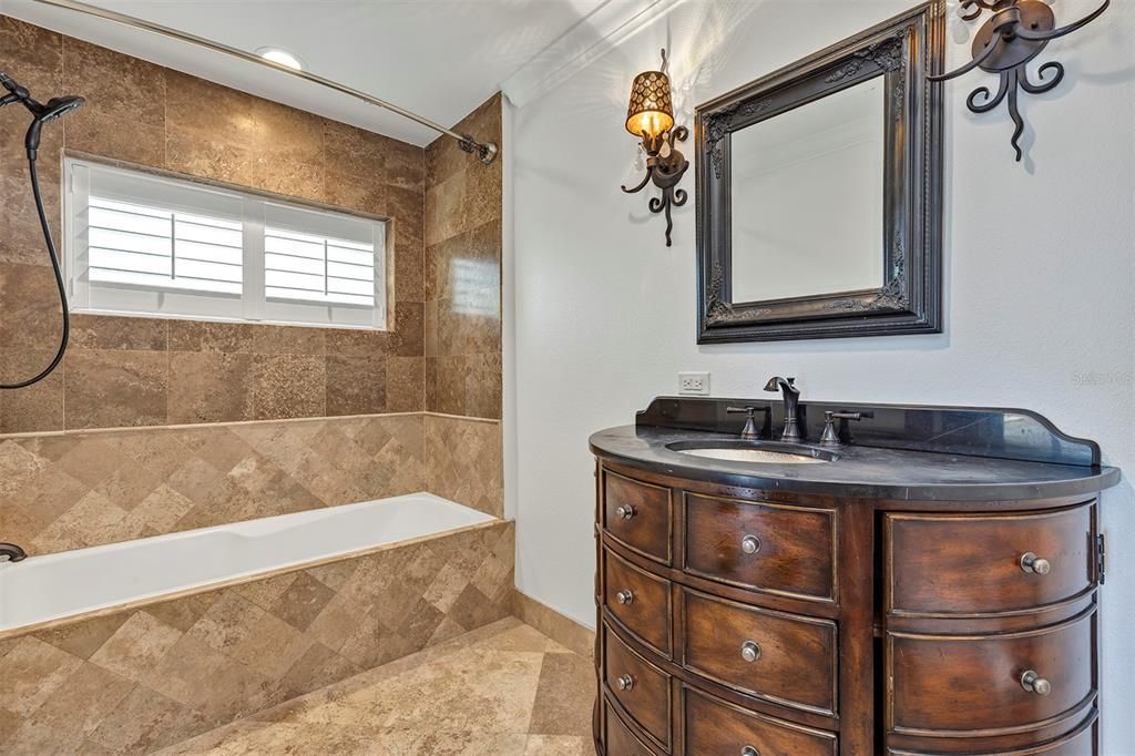 For Sale: $2,995,000 (5 beds, 4 baths, 3737 Square Feet)