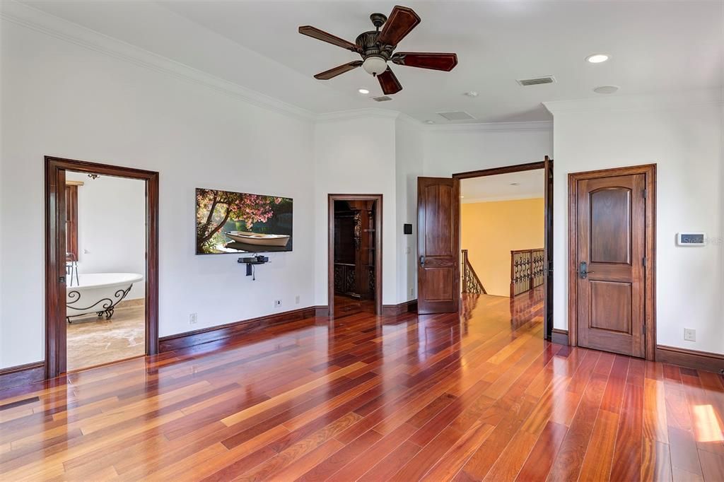 For Sale: $2,995,000 (5 beds, 4 baths, 3737 Square Feet)