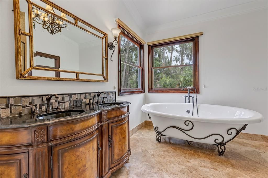 For Sale: $2,995,000 (5 beds, 4 baths, 3737 Square Feet)