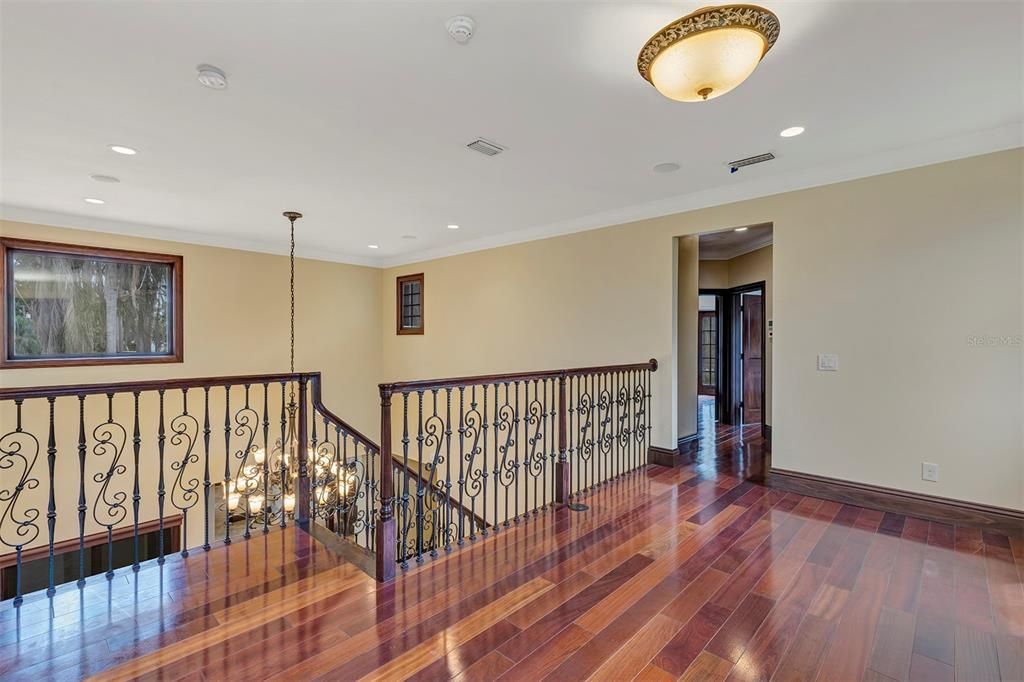 For Sale: $2,995,000 (5 beds, 4 baths, 3737 Square Feet)