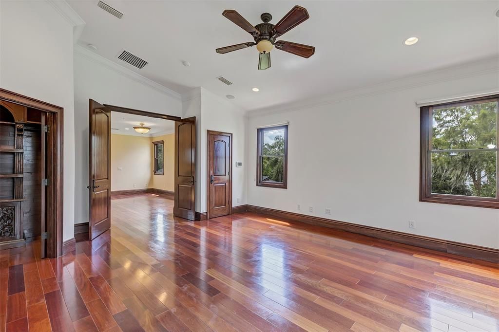 For Sale: $2,995,000 (5 beds, 4 baths, 3737 Square Feet)