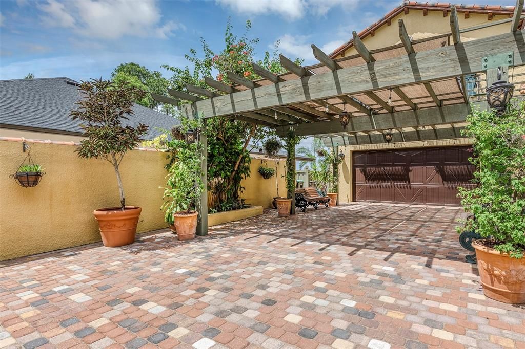 For Sale: $2,995,000 (5 beds, 4 baths, 3737 Square Feet)