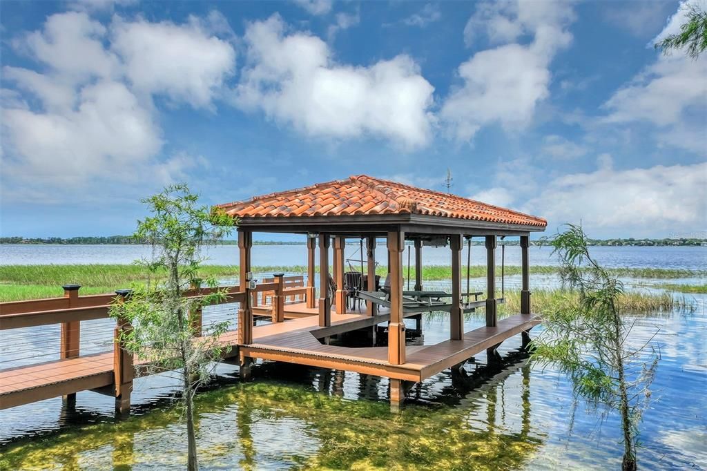 For Sale: $2,995,000 (5 beds, 4 baths, 3737 Square Feet)