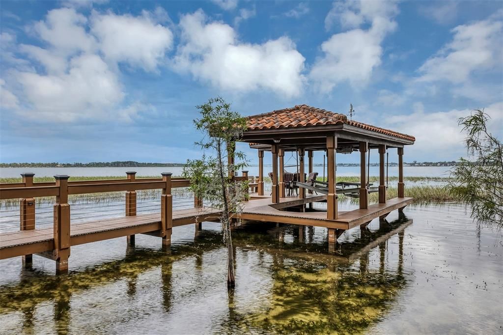 For Sale: $2,995,000 (5 beds, 4 baths, 3737 Square Feet)