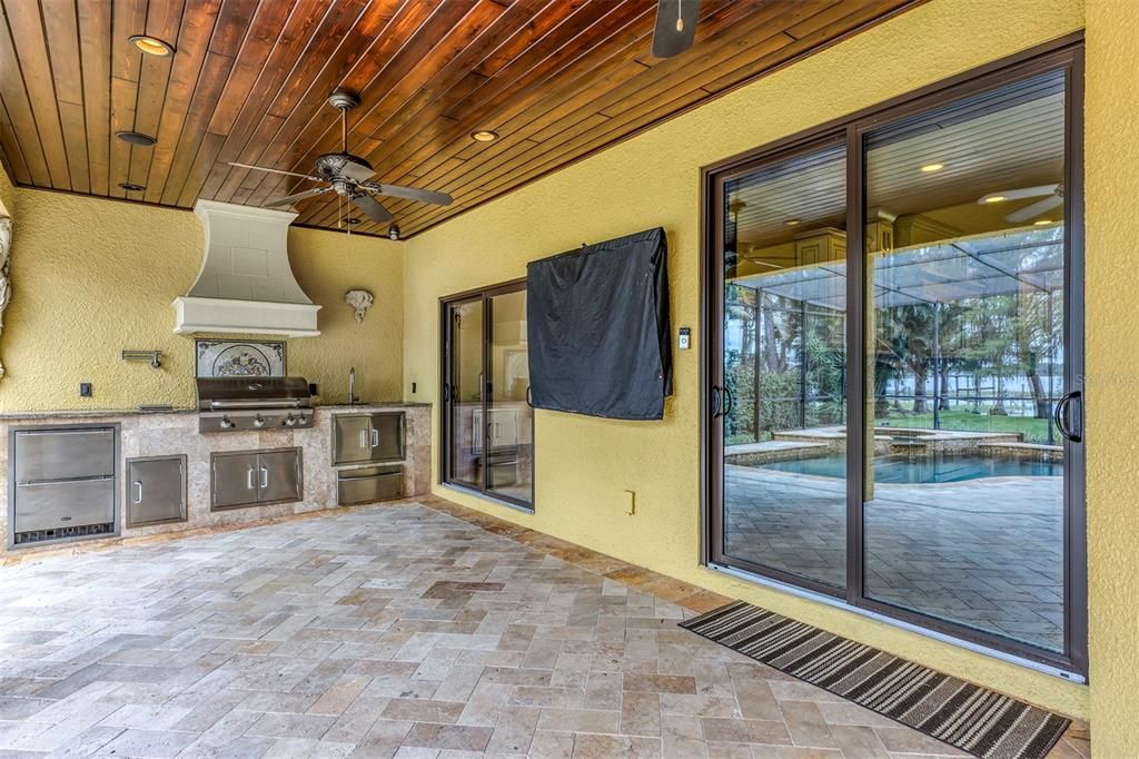 For Sale: $2,995,000 (5 beds, 4 baths, 3737 Square Feet)