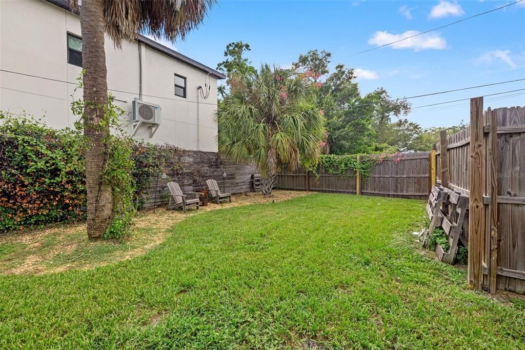 Под контрактом: $3,800 (3 спален, 2 ванн, 1278 Квадратных фут)