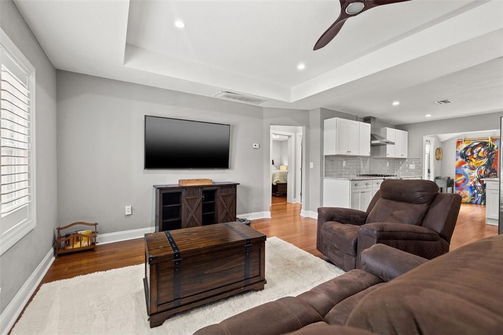 Под контрактом: $3,800 (3 спален, 2 ванн, 1278 Квадратных фут)