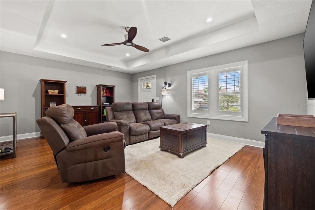 Под контрактом: $3,800 (3 спален, 2 ванн, 1278 Квадратных фут)