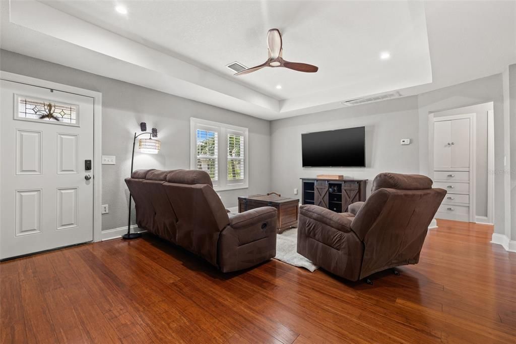 Под контрактом: $3,800 (3 спален, 2 ванн, 1278 Квадратных фут)