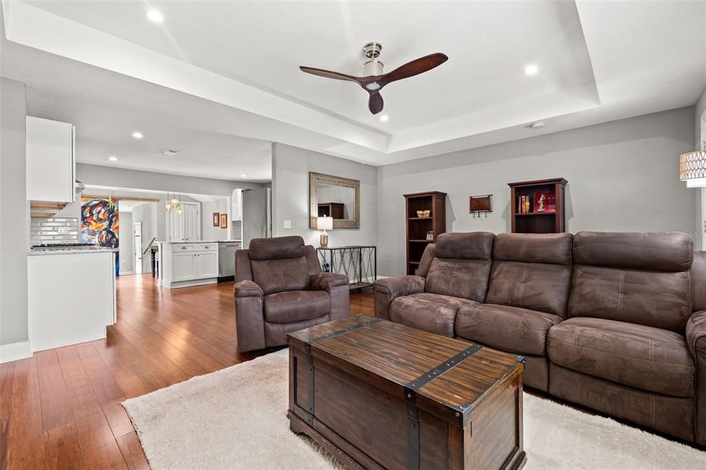 Под контрактом: $3,800 (3 спален, 2 ванн, 1278 Квадратных фут)