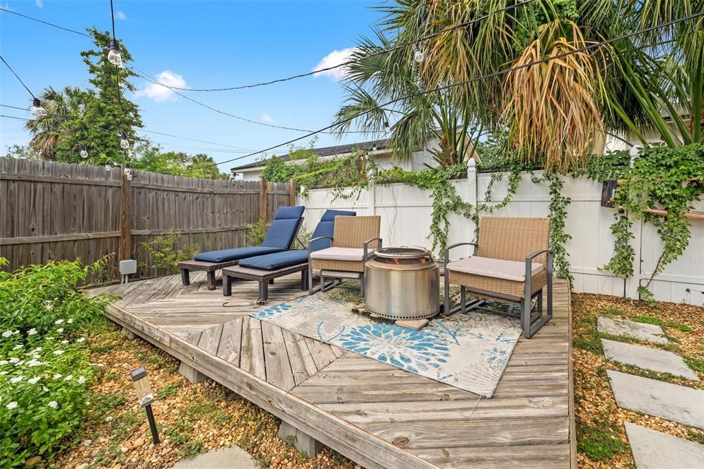 Под контрактом: $3,800 (3 спален, 2 ванн, 1278 Квадратных фут)