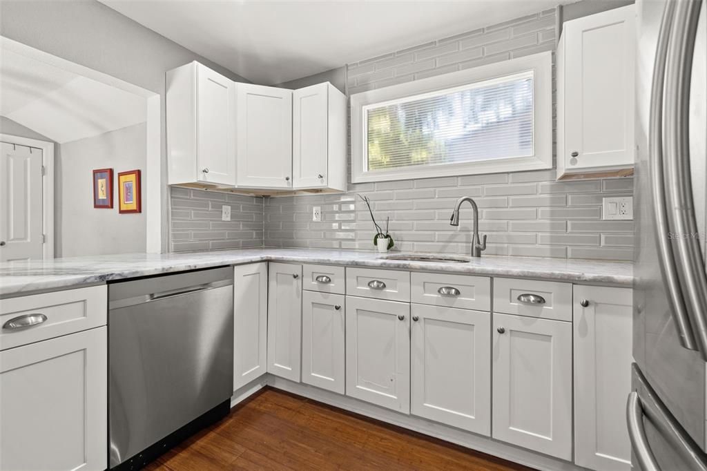 Под контрактом: $3,800 (3 спален, 2 ванн, 1278 Квадратных фут)