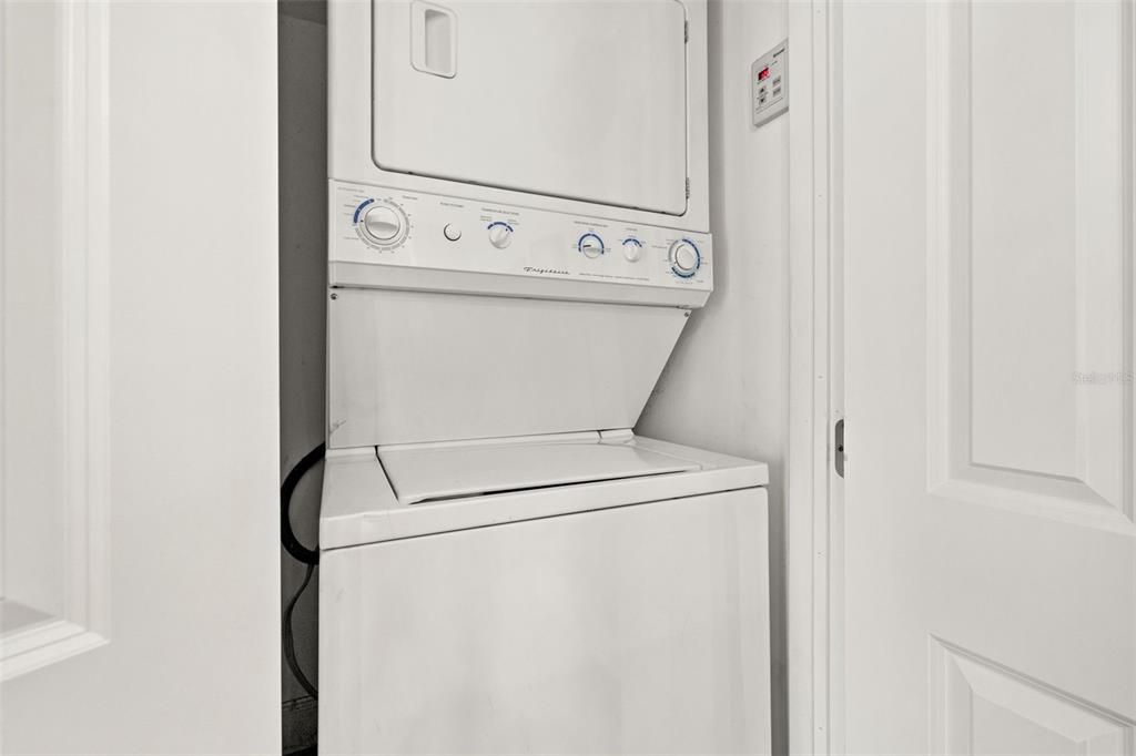 Под контрактом: $3,800 (3 спален, 2 ванн, 1278 Квадратных фут)