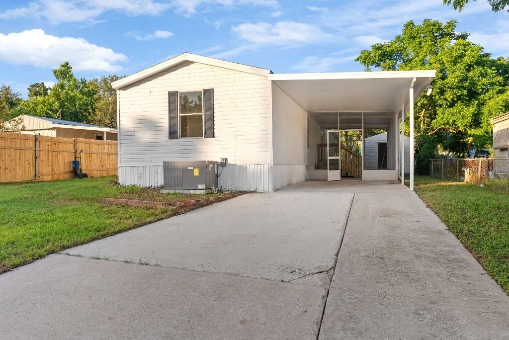 合同活跃: $169,900 (2 贝兹, 2 浴室, 1056 平方英尺)