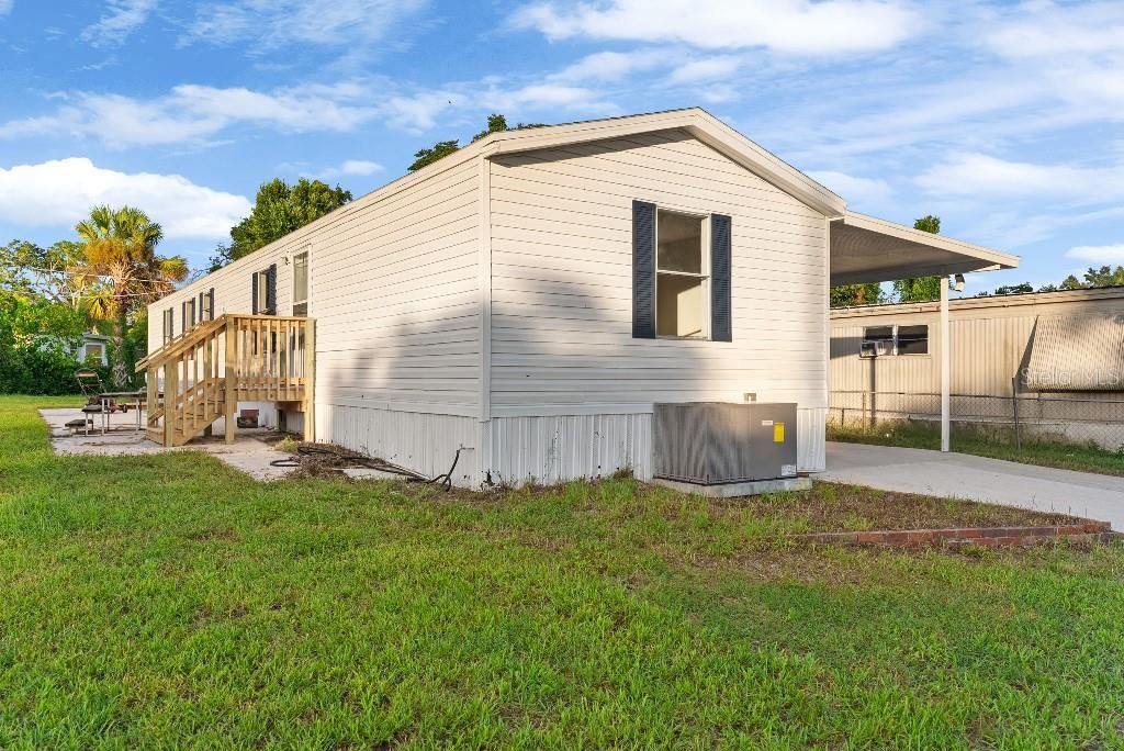 合同活跃: $169,900 (2 贝兹, 2 浴室, 1056 平方英尺)