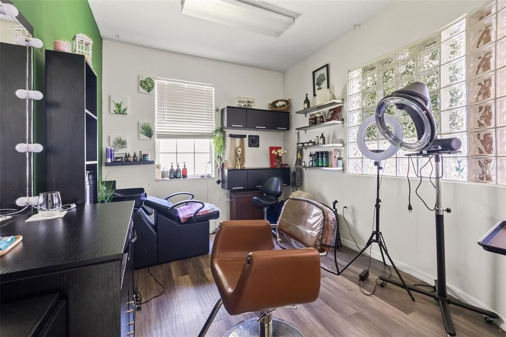 合同活跃: $900,000 (0 贝兹, 0 浴室, 3000 平方英尺)