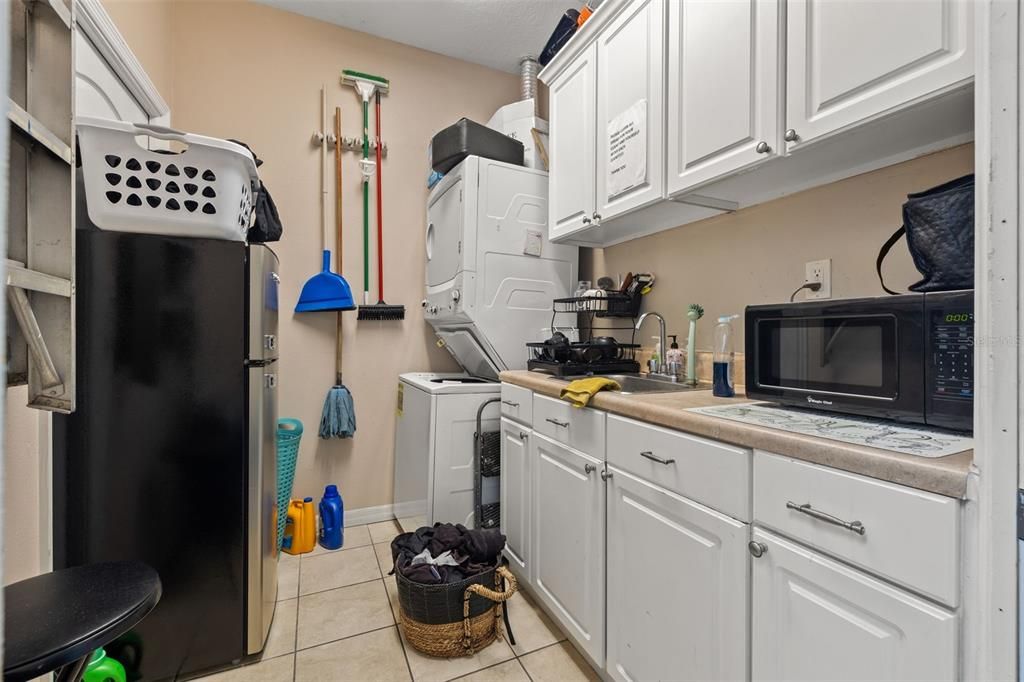 合同活跃: $900,000 (0 贝兹, 0 浴室, 3000 平方英尺)