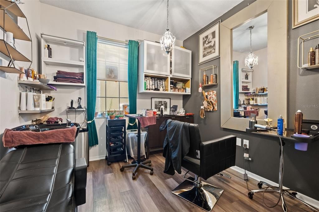 合同活跃: $900,000 (0 贝兹, 0 浴室, 3000 平方英尺)