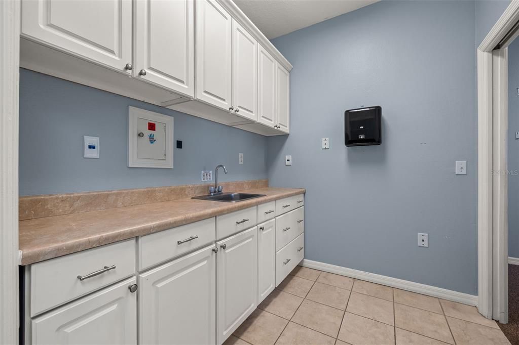 合同活跃: $900,000 (0 贝兹, 0 浴室, 3000 平方英尺)