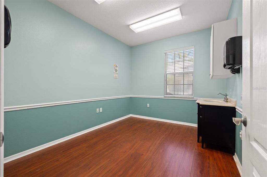 合同活跃: $900,000 (0 贝兹, 0 浴室, 3000 平方英尺)