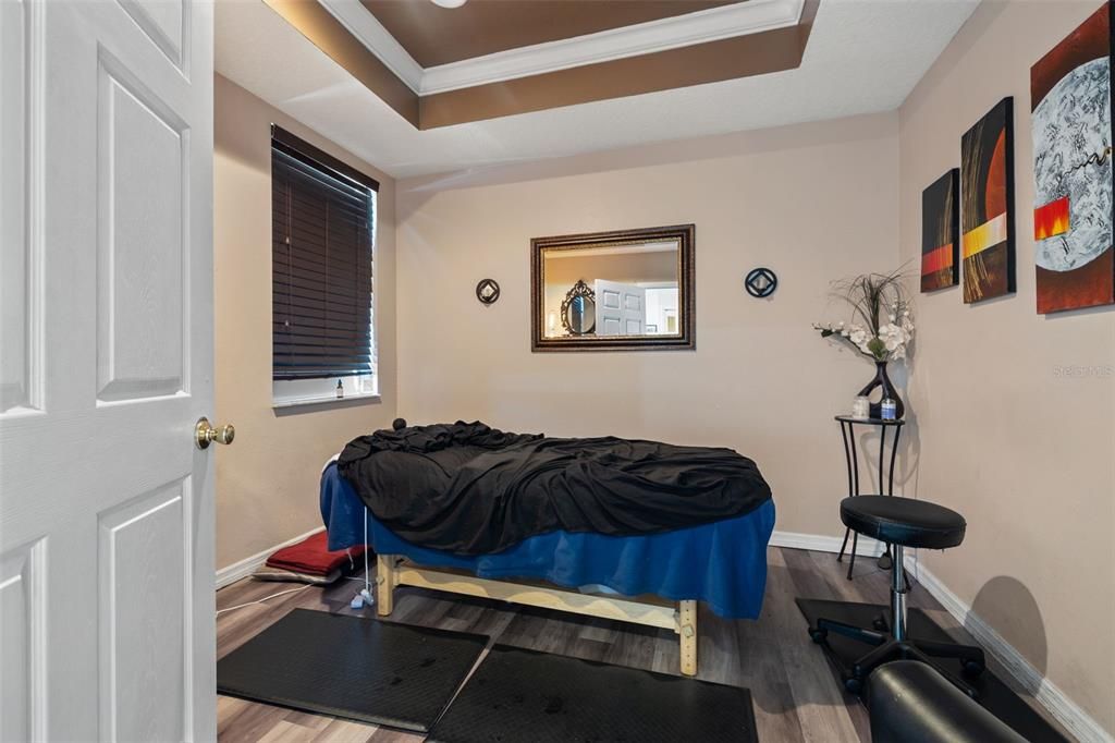 合同活跃: $900,000 (0 贝兹, 0 浴室, 3000 平方英尺)